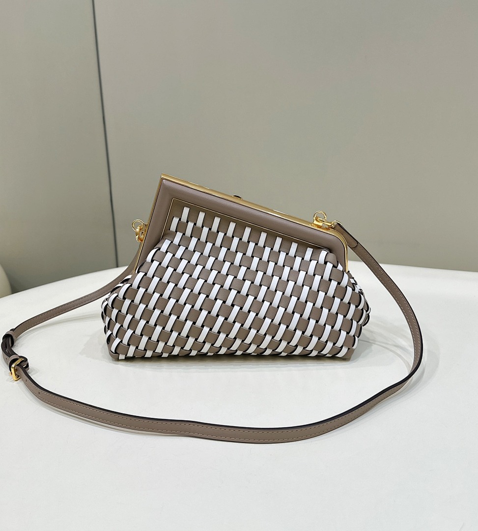 80103A26cm1750734763000 9