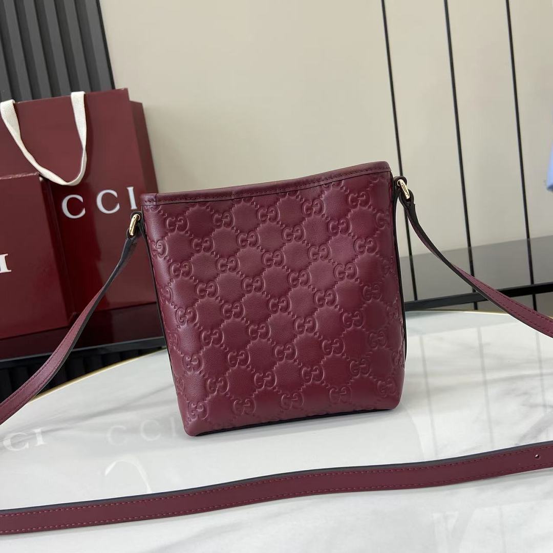 P980 - 847090_CM_1 12