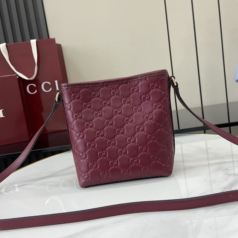 P980 - 847090_CM_1 12